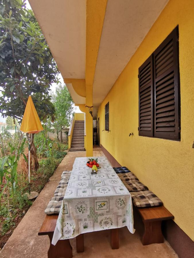 Apartment Dalmatini Tar-Vabriga Exteriér fotografie